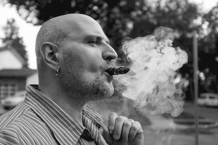 Fuji X100F Review of burst mode to make an animation of man smoking a cigar