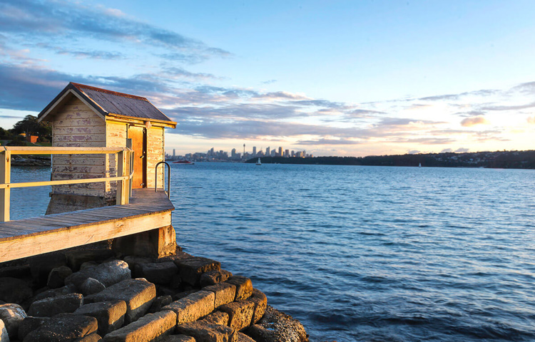 dock on lake with city skyline show a crooked horizon