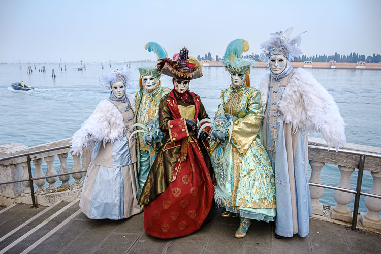 same photo but with a small compensation applied to even out the exposure