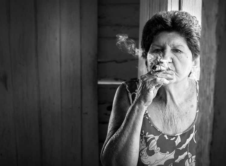 Use Single Focus MODE for getting sharp focus on non-moving or stationary subjects like this portrait of a cuban woman smoking a cigar