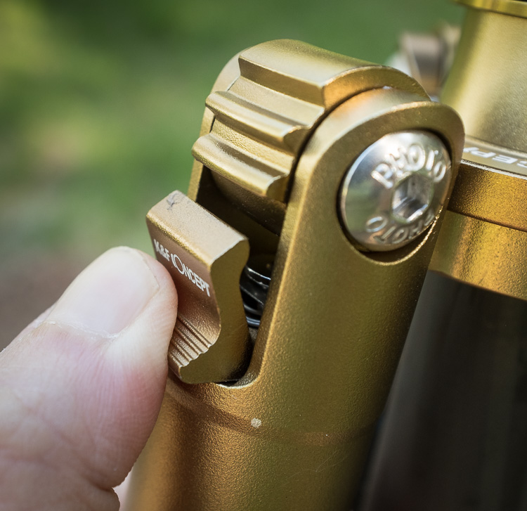 K&F Concept TC2534 Carbon Fiber Tripod - leg release clip