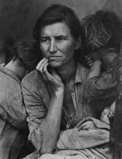 A weary mother and her children, standing in a migrant labor camp during the Great Depression, captured by Dorothea Lange