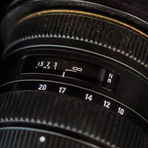 camera lens showing infinity setting for night photography focusing