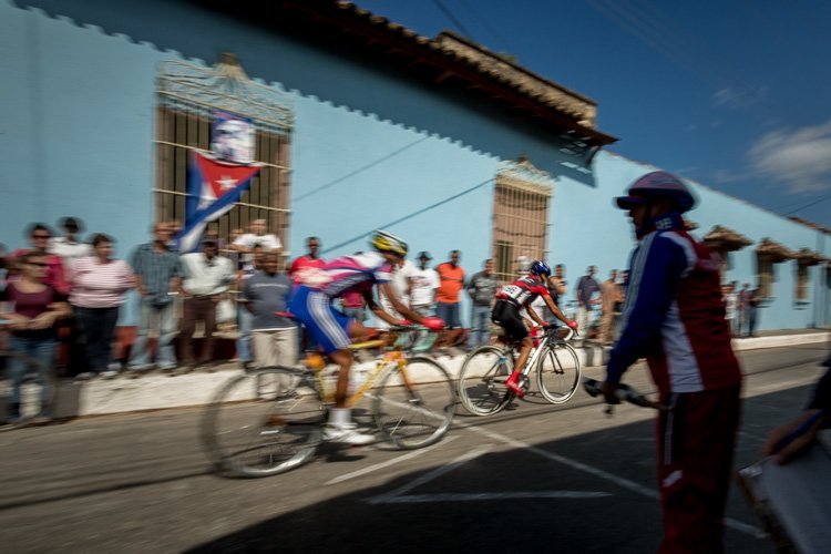 Cyclists shown frozen but with a blurred background as photographer pans with the subject