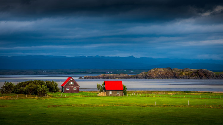 Steve Carr Icelandic House on the Fjord 750