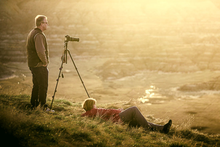 students photographing sunrise drumheller
