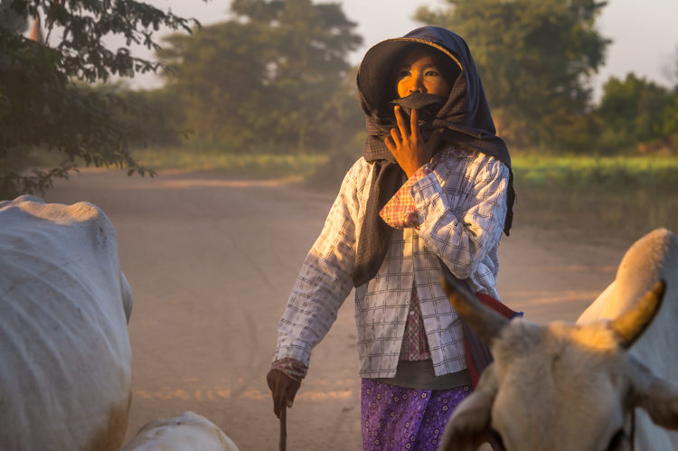 How to do Better Travel Photography by Capturing Environmental Portraits