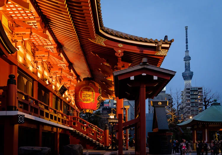 Night photo before Luminar Neo